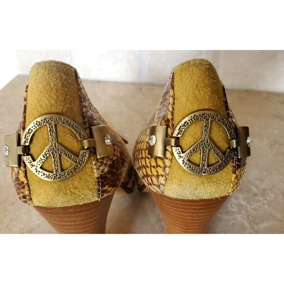 Naughty Monkey Leather Suede Pumps Peep Toe W/Chains Peace Sign Heels Sz 7 Cute! - Picture 6 of 9